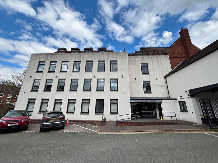 2 Bedroom Flat To Rent In Lombard Court, Lichfield, WS13
