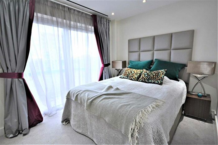 5 Bedroom Flat To Rent In East Drive, London, NW9
