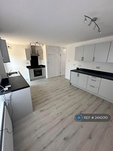 3 Bedroom Semi-Detached House To Rent In Romsey Close, Stanford-Le-Hope, SS17
