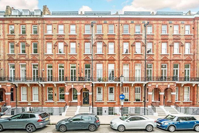 2 Bedroom Flat For Sale In Nevern Square, Earls Court, SW5