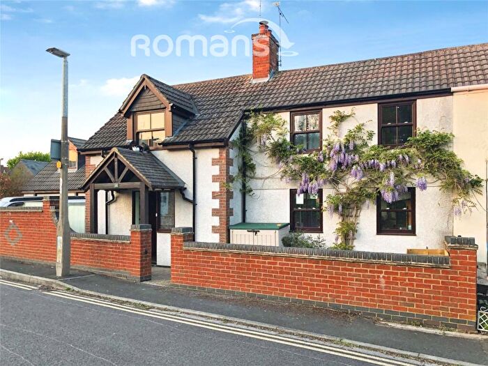 5 Bedroom Semi Detached House For Sale In Marshfield Way, Stratton St Margaret, Swindon, SN3