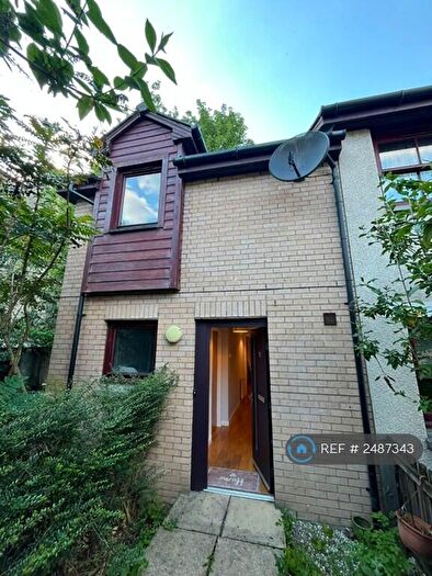 2 Bedroom Terraced House To Rent In Fitzroy Lane, Glasgow, G3