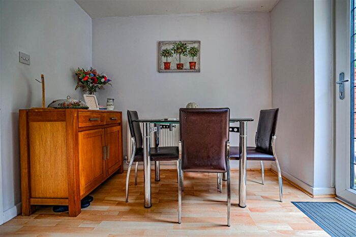 2 Bedroom Property For Sale In Crackley Meadow, Hemel Hempstead, HP2