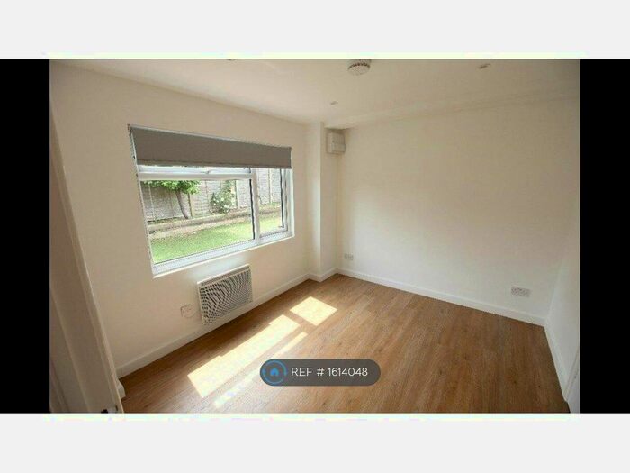 1 Bedroom Flat To Rent In Stanstead Road, Hoddesdon, EN11