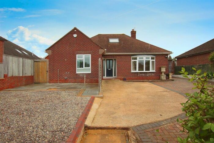 3 Bedroom Chalet To Rent In Osborne Road, Warsash, Southampton, SO31
