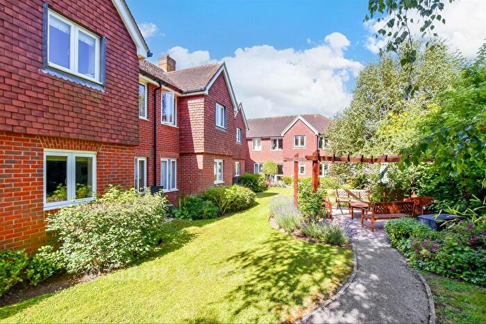 1 Bedroom Flat For Sale In Station Road, Petworth, West Sussex, GU28