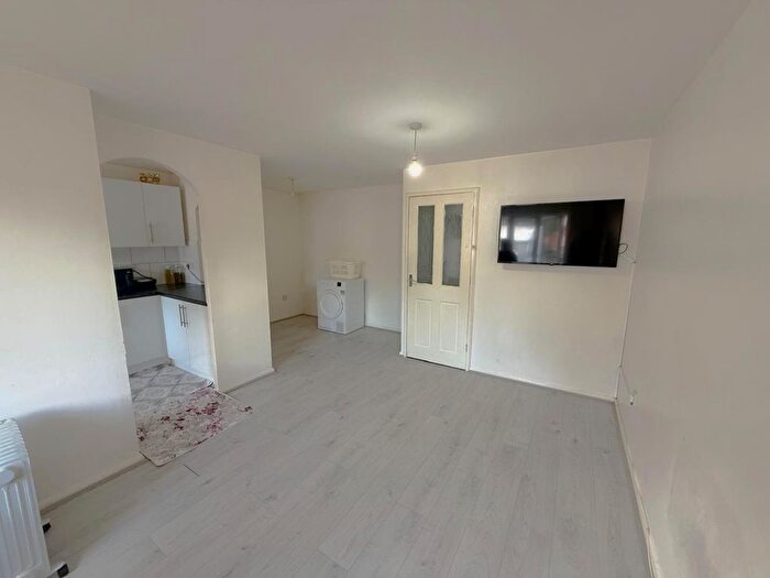 1 Bedroom Flat To Rent In Dunnock Close, London, N9