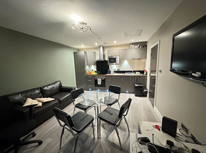 1 Bedroom Apartment To Rent In Hartisca Residence, Hartwell Road, Hyde Park, Leeds., LS6