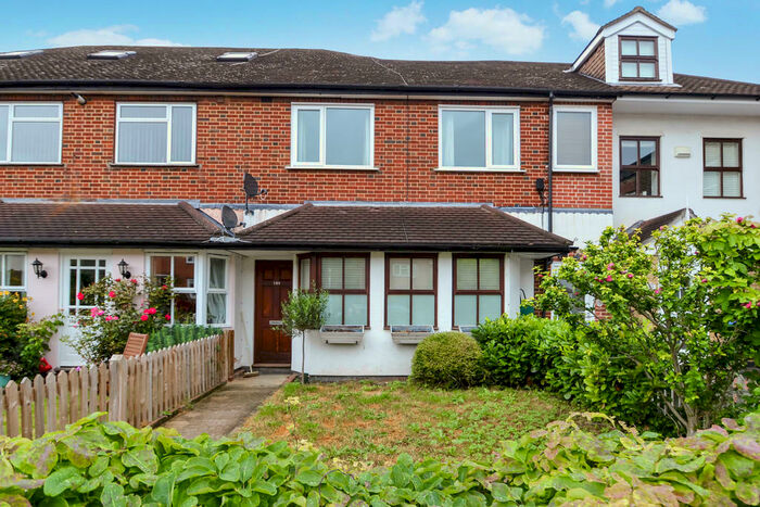 2 Bedroom Apartment To Rent In Summer Road, Thames Ditton, KT7