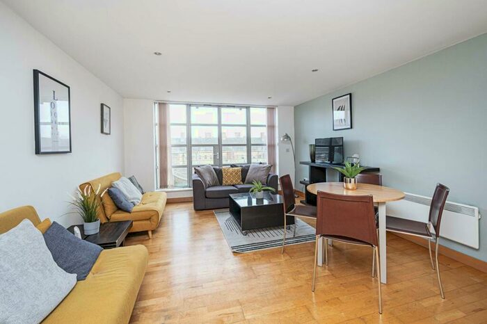 2 Bedroom Flat To Rent In Leyden Street, Spitalfields, London, E1
