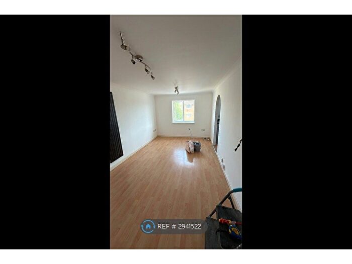 1 Bedroom Flat To Rent In Barnum Court, Swindon, SN2