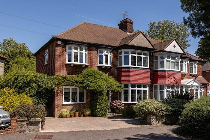 4 Bedroom Semi Detached House For Sale In Waterhall Avenue, Highams Park, E4