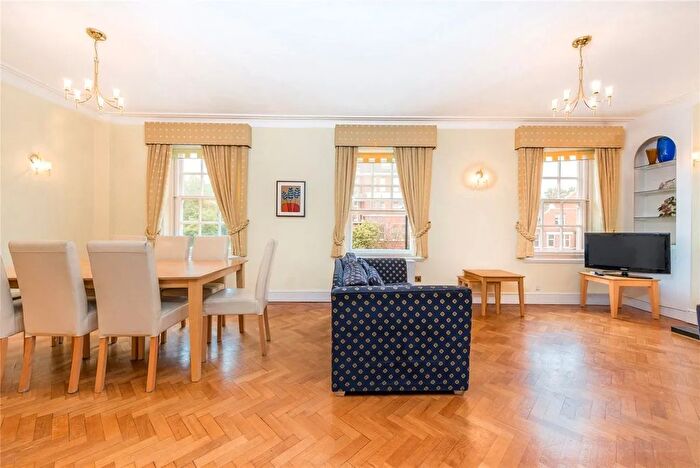 3 Bedroom Flat To Rent In Finchley Road, West Hampstead, London, NW3