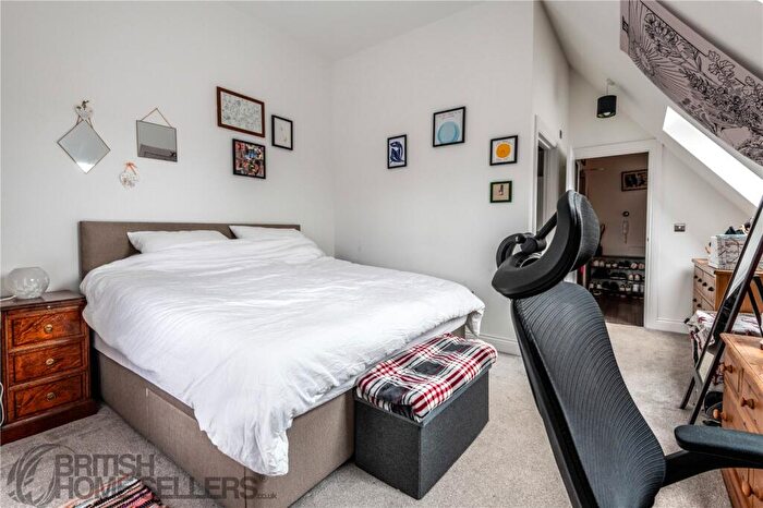 2 Bedroom Apartment For Sale In Yorke Road, Reigate, Surrey, RH2