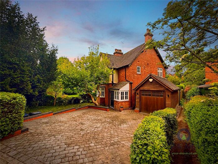 3 Bedroom End Of Terrace House For Sale In The Circle, Birmingham, West Midlands, B17