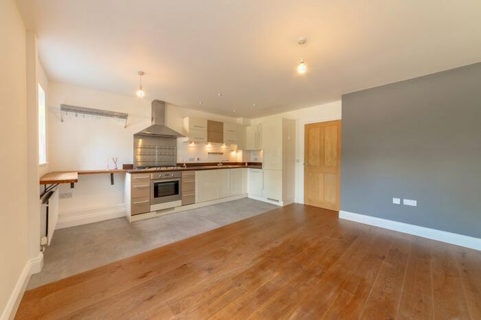 2 Bedroom Flat To Rent In Astwick Manor, Coopers Green Lane, Hatfield, AL10