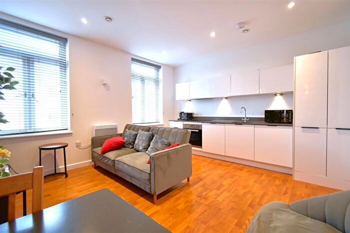 1 Bedroom Property To Rent In Clarence Street, Staines-Upon-Thames, TW18