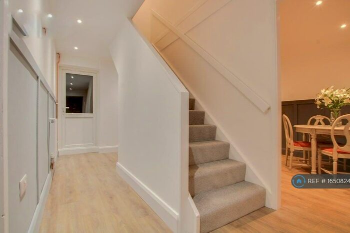 5 Bedroom End Of Terrace House To Rent In Chevers Pawen, Basildon, SS13