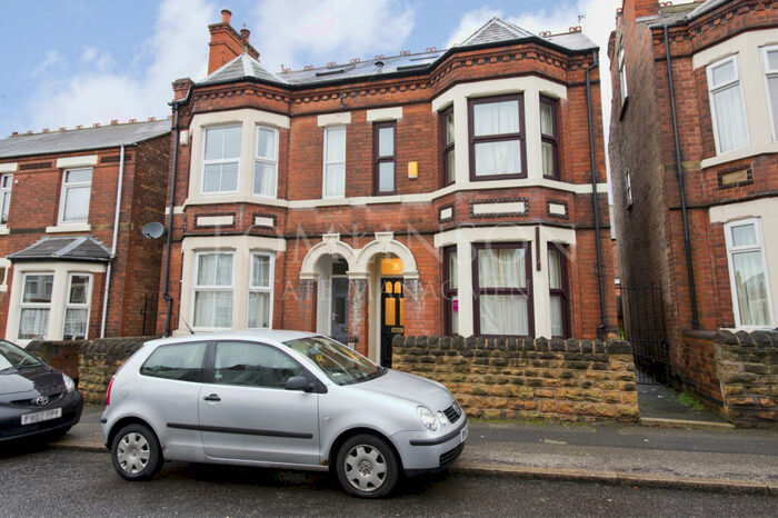 6 Bedroom Semi-Detached House To Rent In Dunlop Avenue, Lenton, Nottingham, NG7