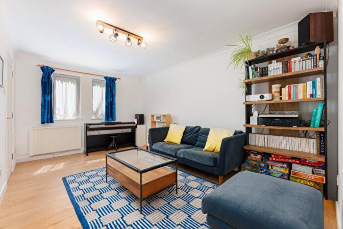 3 Bedroom Terraced House For Sale In Douthwaite Square, London, E1W