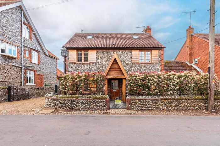4 Bedroom Link Detached House For Sale In Contemporary Coastal Living With Stunning Views In Cley, NR25