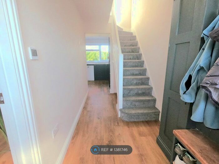 3 Bedroom Semi-Detached House To Rent In Duncroft Road, Gloucester, GL3