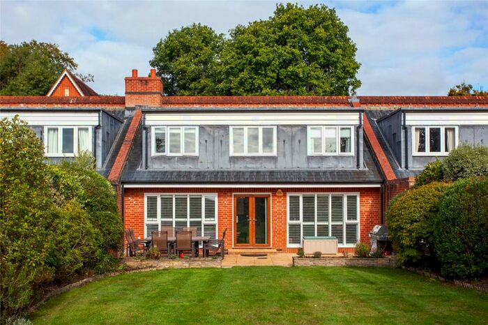 3 Bedroom House For Sale In Hawthorne Drive, Kingwood, Henley-on-Thames, Oxfordshire, RG9