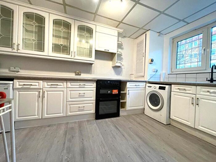 4 Bedroom End Of Terrace House To Rent In Mortlake Road, London, E16