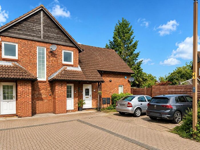 1 Bedroom Flat For Sale In Caraway Close, Walnut Tree, MK7