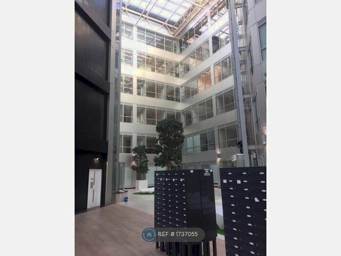 Studio To Rent In Trinity Square, Hounslow, TW3