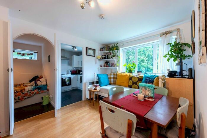 1 Bedroom Flat To Rent In Worcester Park, Worcester Park, KT4