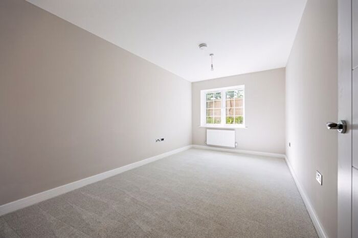 1 Bedroom Flat For Sale In Ringwood Road, St. Leonards, Ringwood, BH24