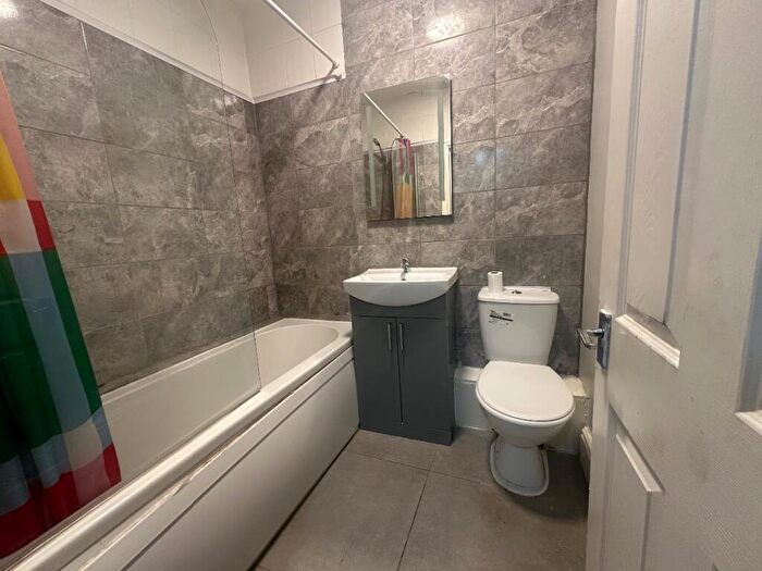 3 Bedroom Flat To Rent In Wilbraham Road, Chorlton, Manchester, M21