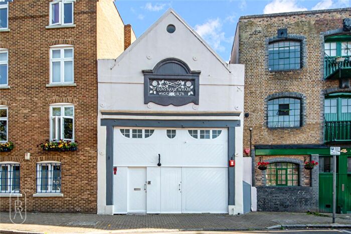 3 Bedroom House To Rent In Narrow Street, London, E14