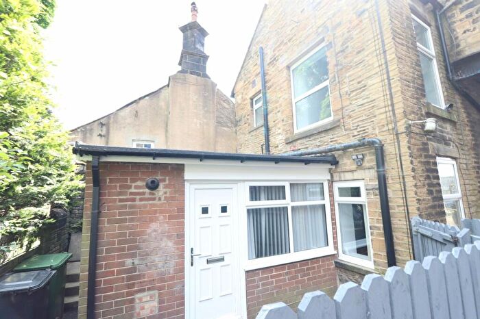 2 Bedroom House To Rent In Chapeltown, Pudsey, Leeds, LS28