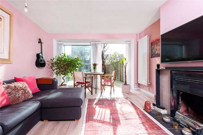2 Bedroom Apartment For Sale In Clarkson Street, London, E2