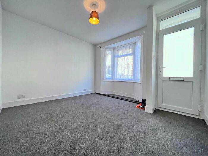 2 Bedroom Terraced House To Rent In Castle Road, Chatham, ME4