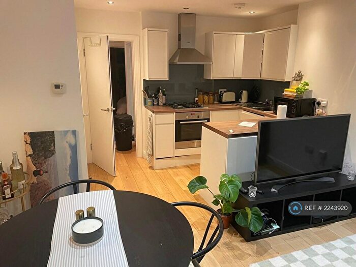 1 Bedroom Flat To Rent In Brownlow Road, London, N3