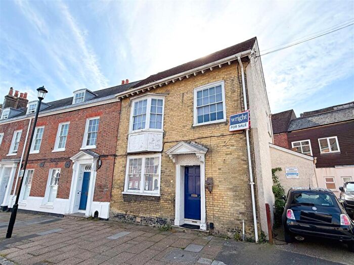 1 Bedroom End Of Terrace House For Sale In Quay Street, Newport, PO30