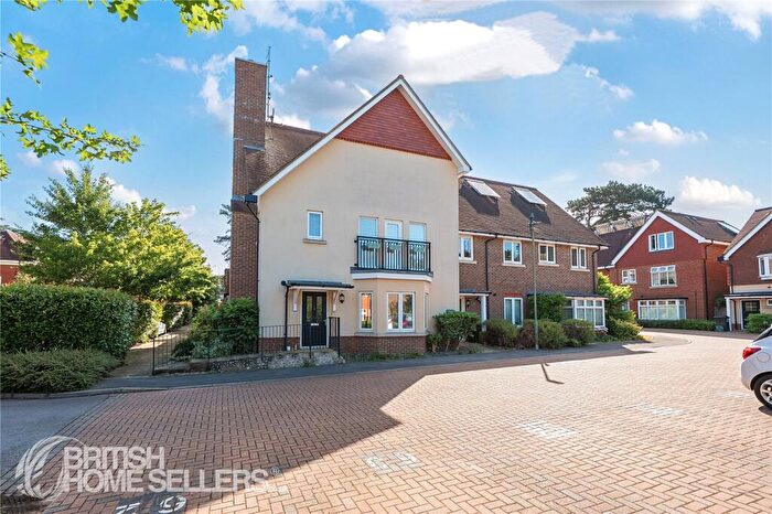 2 Bedroom Apartment For Sale In Elliston Way, Ashtead, Surrey, KT21