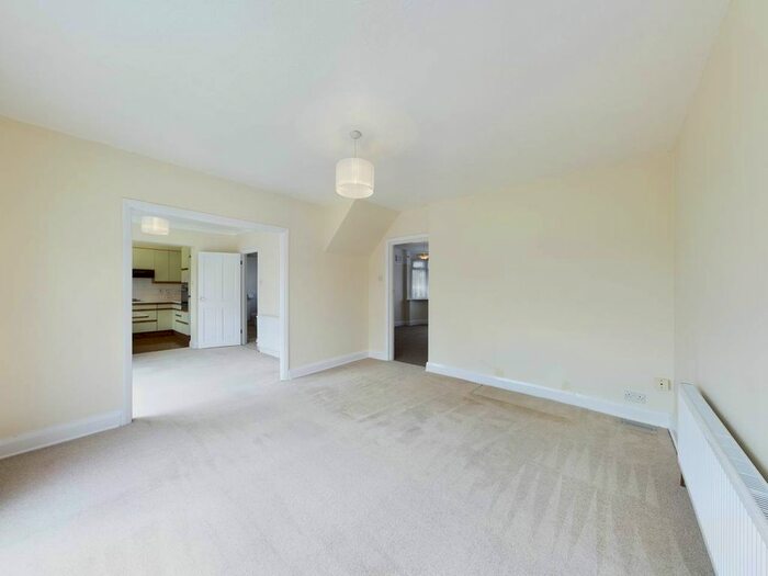 5 Bedroom Property To Rent In Brook Lane, Bexley, Kent, DA5