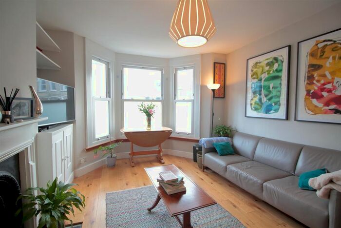 2 Bedroom Flat To Rent In Ballater Road, London, SW2