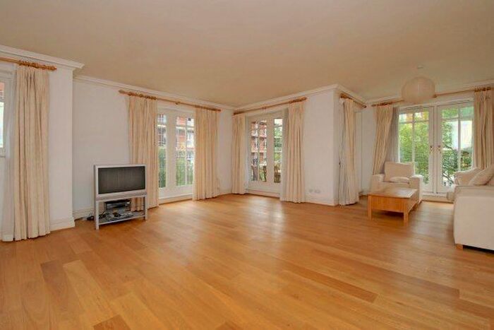 2 Bedroom Flat To Rent In Clevedon Road, East Twickenham, TW1