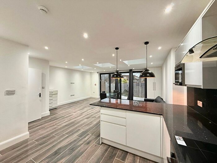 5 Bedroom Semi-detached House To Rent In South Way, Croydon, CR0