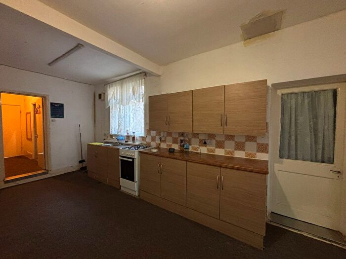 2 Bedroom Flat To Rent In Park Avenue, Barking, IG11
