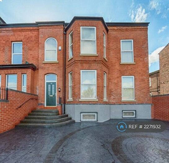 11 Bedroom End Of Terrace House To Rent In Dickenson Road, Manchester, M14