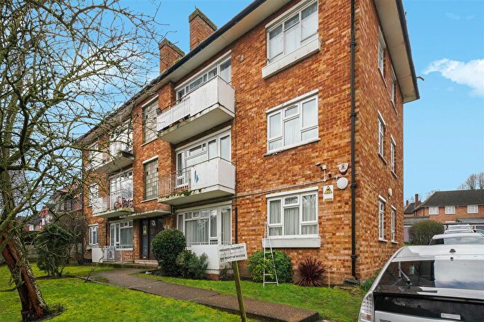 2 Bedroom Flat For Sale In The Paddocks, Wembley, HA9