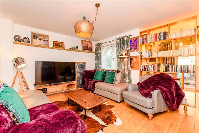 3 Bedroom End Terrace House For Sale In Brimmer Way, Chatham, Kent, ME4