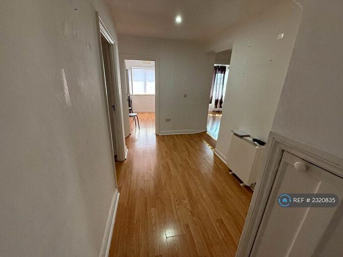 2 Bedroom Flat To Rent In Calder Road, Maidstone, ME14