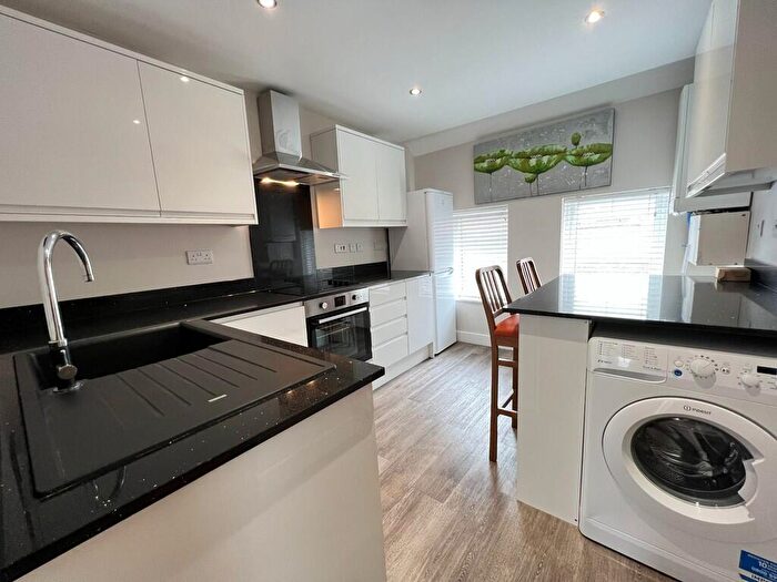 2 Bedroom Town House To Rent In Clumber Road, NG2